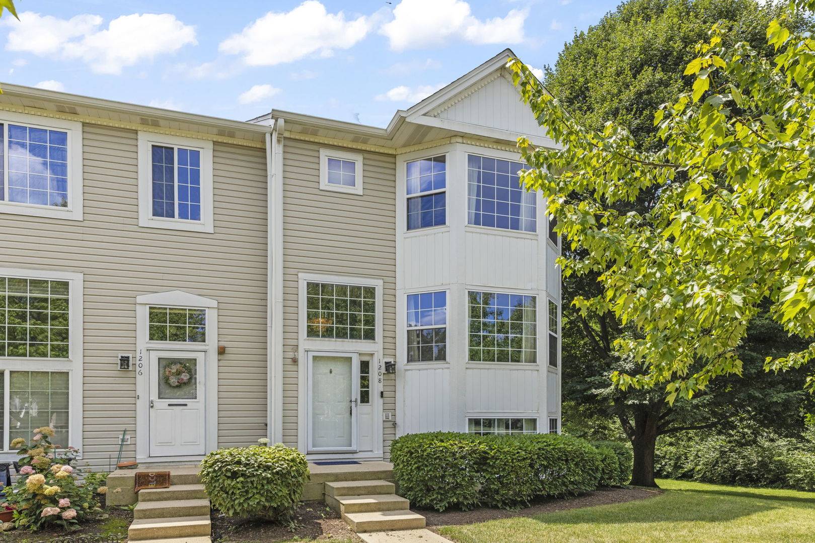 North Aurora, IL 60542,1208 Fox Hill Lane