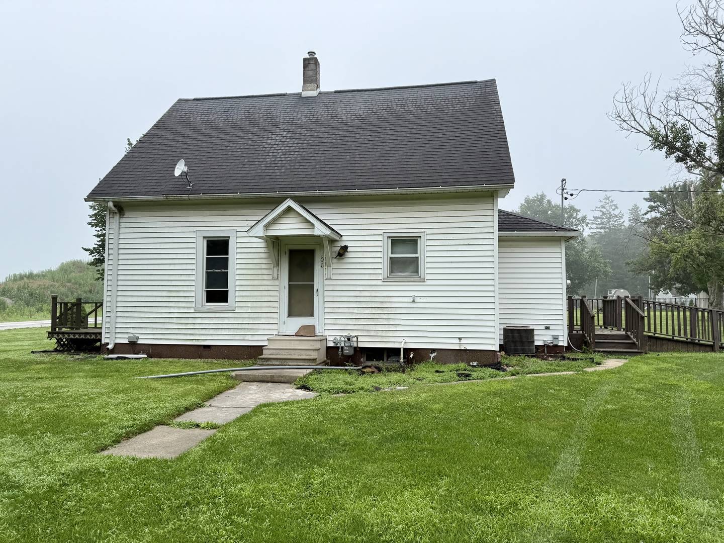 106 N Olive Street, Royal, IL 61871