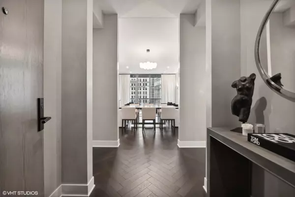 Chicago, IL 60611,403 N Wabash Avenue #12B