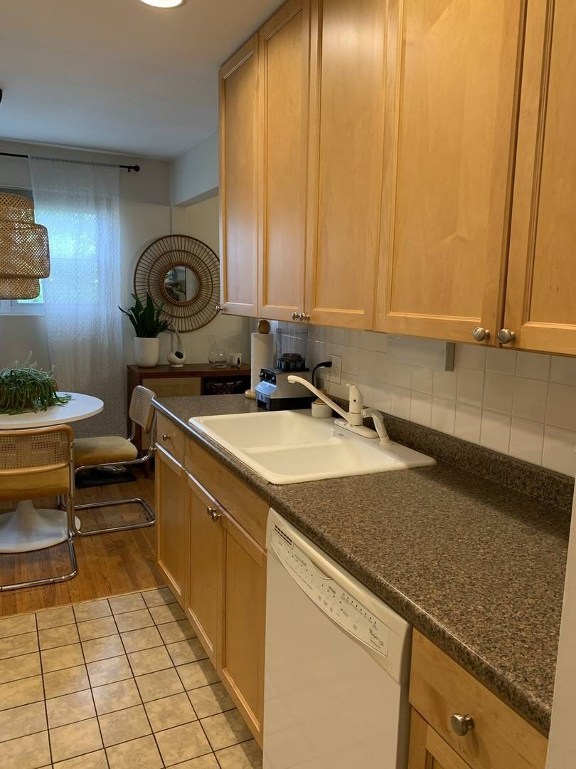 Evanston, IL 60202,711 Austin Street #301