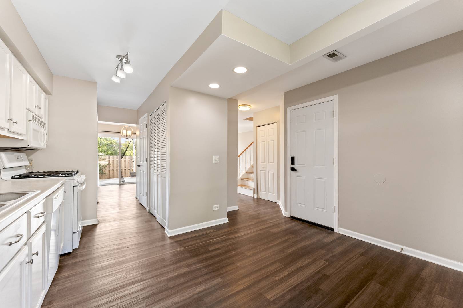 Carol Stream, IL 60188,503 Nebraska Circle #1