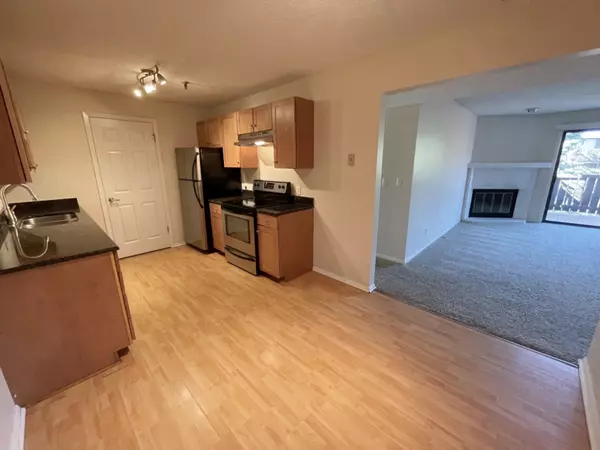 St. Charles, IL 60174,1330 Brook Street #F
