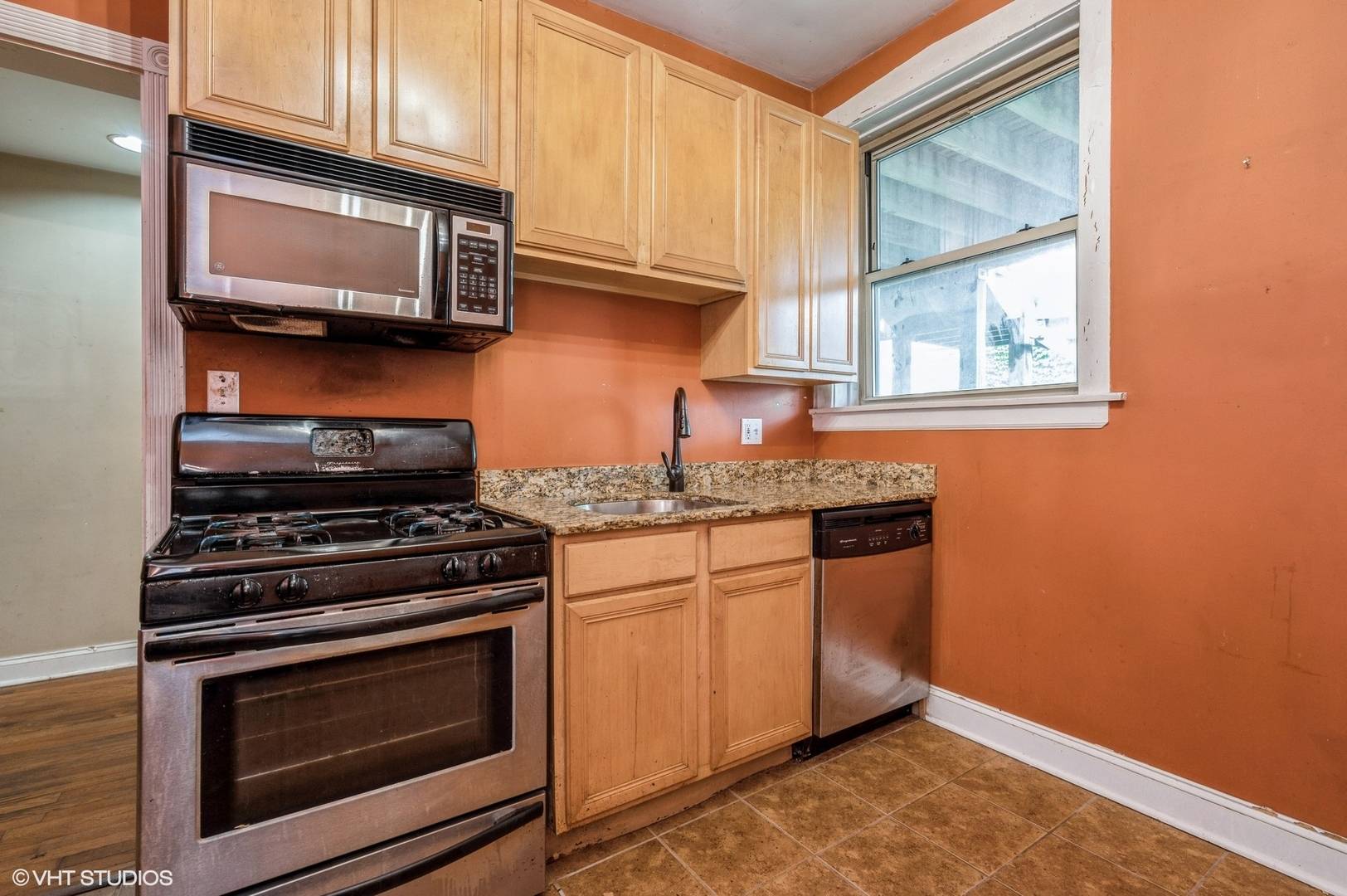 Chicago, IL 60618,2316 W Byron Street #2