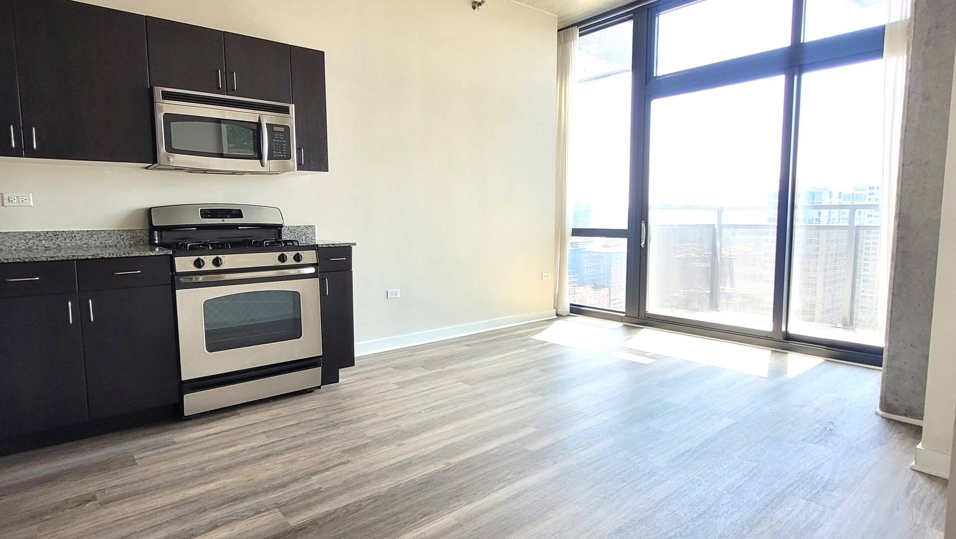 Chicago, IL 60607,235 W Van Buren Street #2904