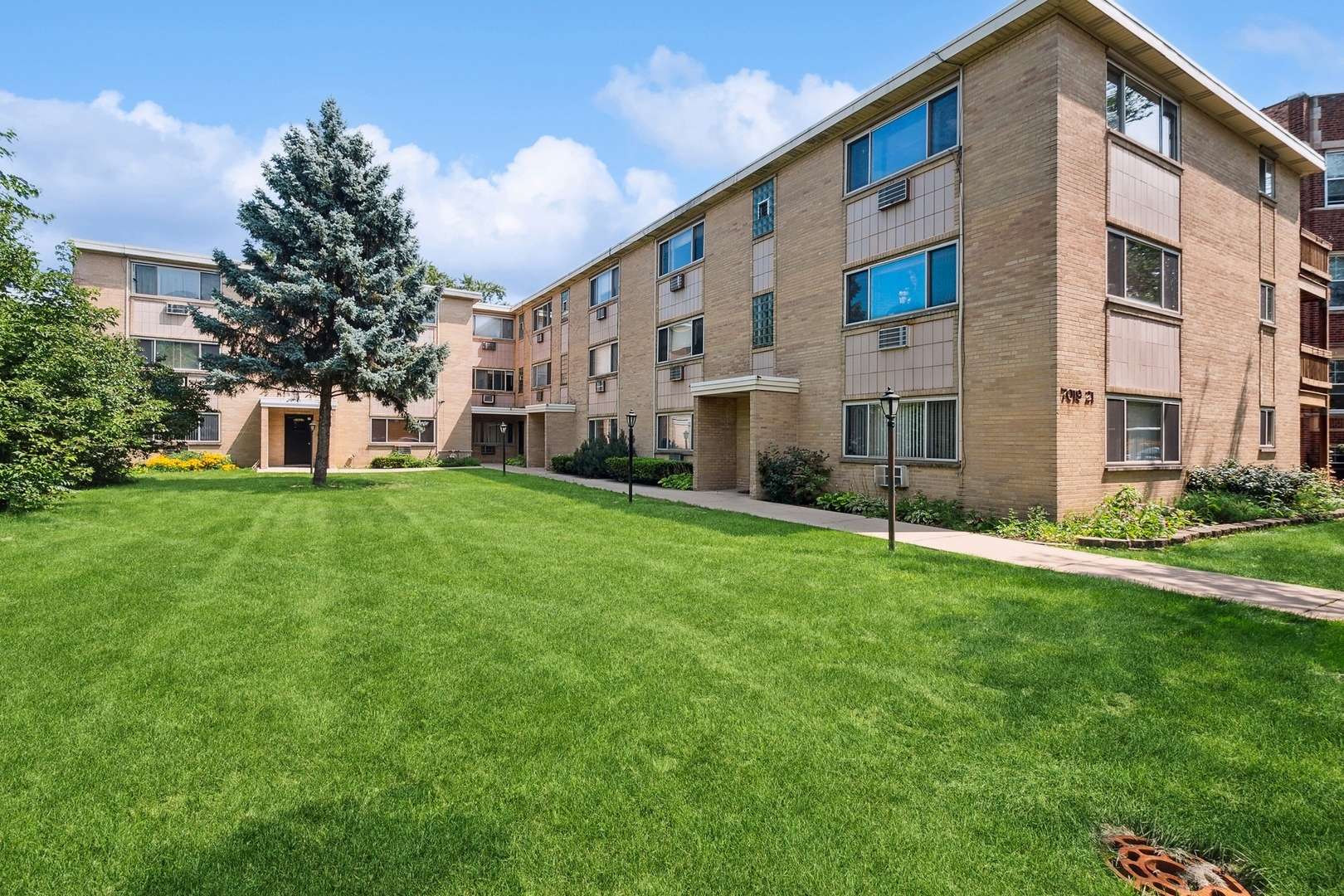 7019 N Ridge Boulevard #3C, Chicago, IL 60645