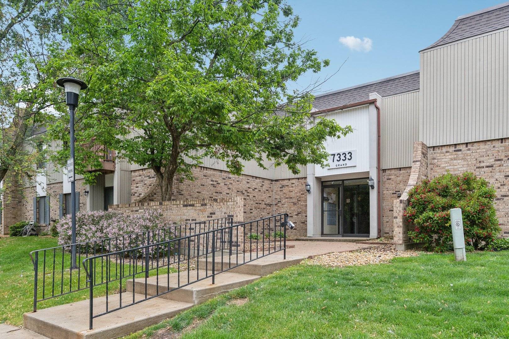 Downers Grove, IL 60516,7333 Grand Avenue #102