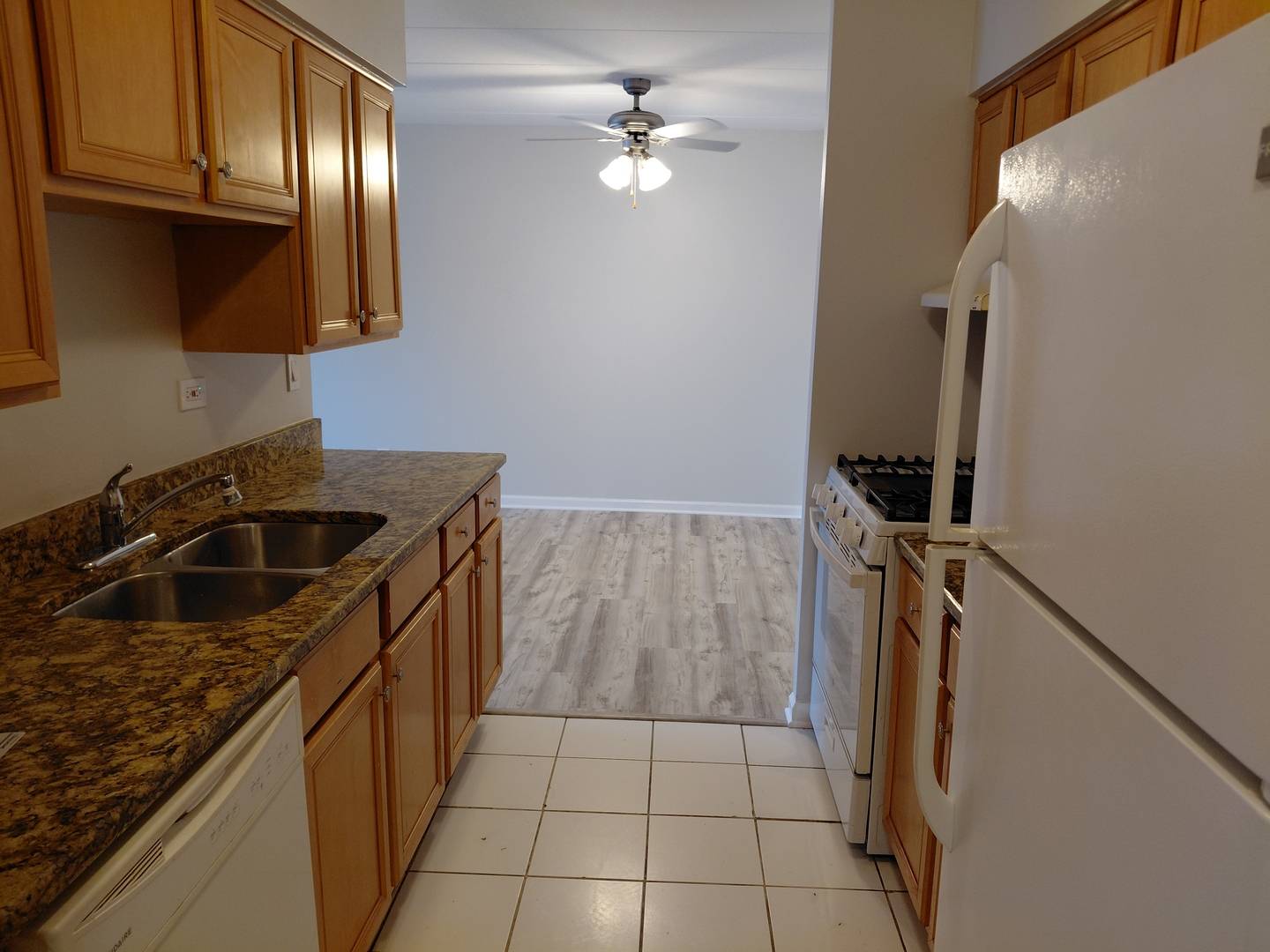Schaumburg, IL 60193,300 S Roselle Road #222