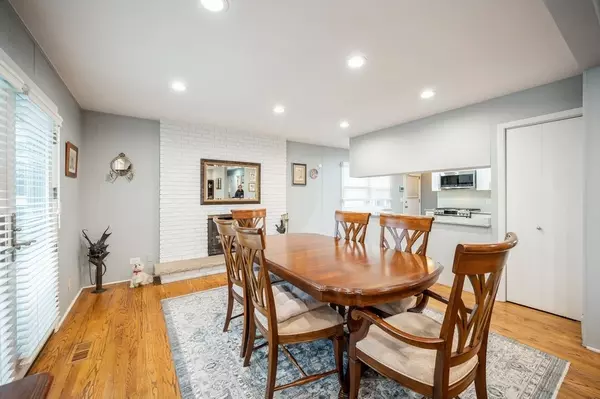 Highland Park, IL 60035,702 Barberry Road