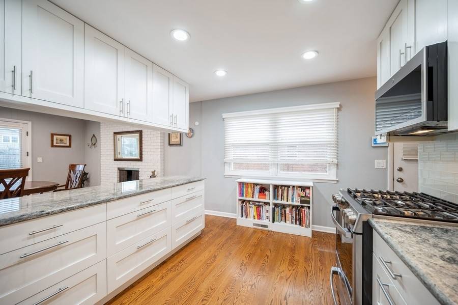 Highland Park, IL 60035,702 Barberry Road