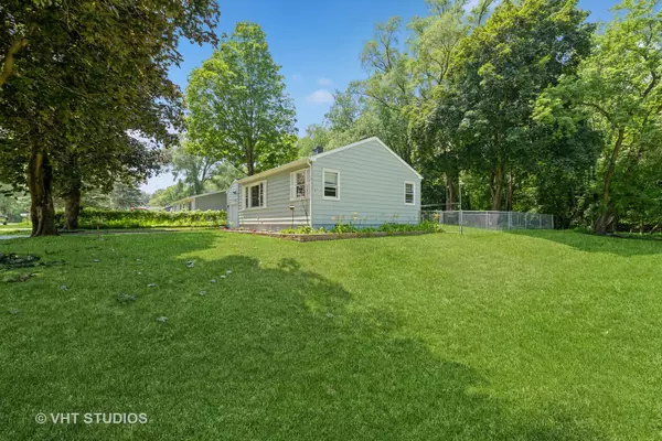 Mchenry, IL 60051,5803 Meadow Hill Lane