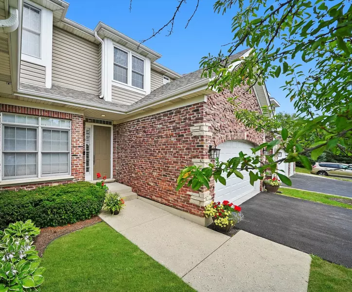 1022 W Bogey Lane, Palatine, IL 60067