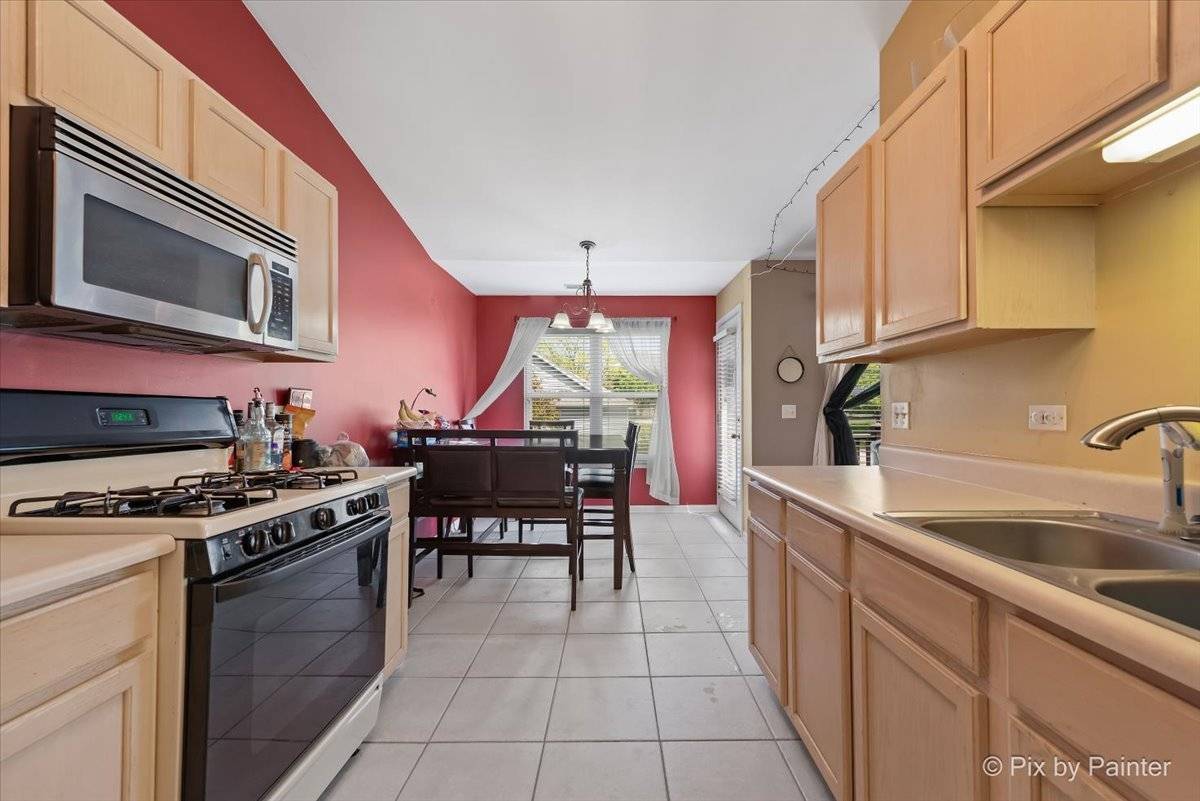 Elgin, IL 60120,1023 Berkshire Court #D