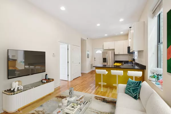 Chicago, IL 60647,2329 N Oakley Avenue #3E