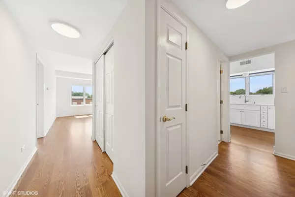 La Grange, IL 60525,14 S Ashland Avenue #305