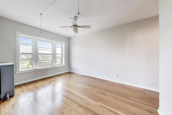 Chicago, IL 60626,1655 W Wallen Avenue #3E