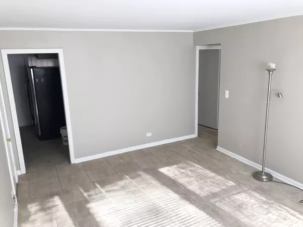 Evanston, IL 60202,434 ELMWOOD Avenue #2