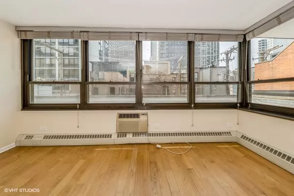 Chicago, IL 60611,33 E Cedar Street #3D