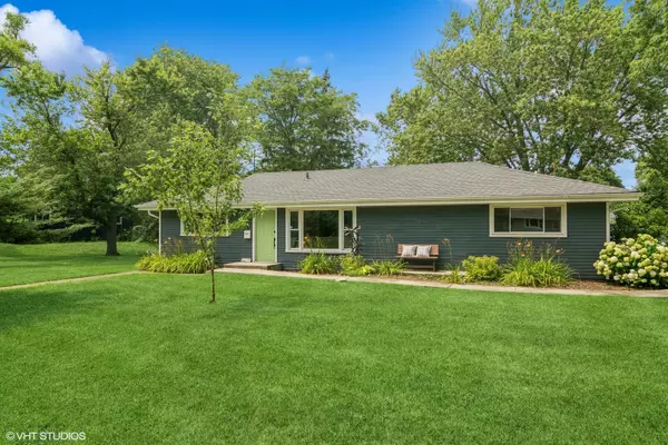 10 Rugby Road, Lake Zurich, IL 60047