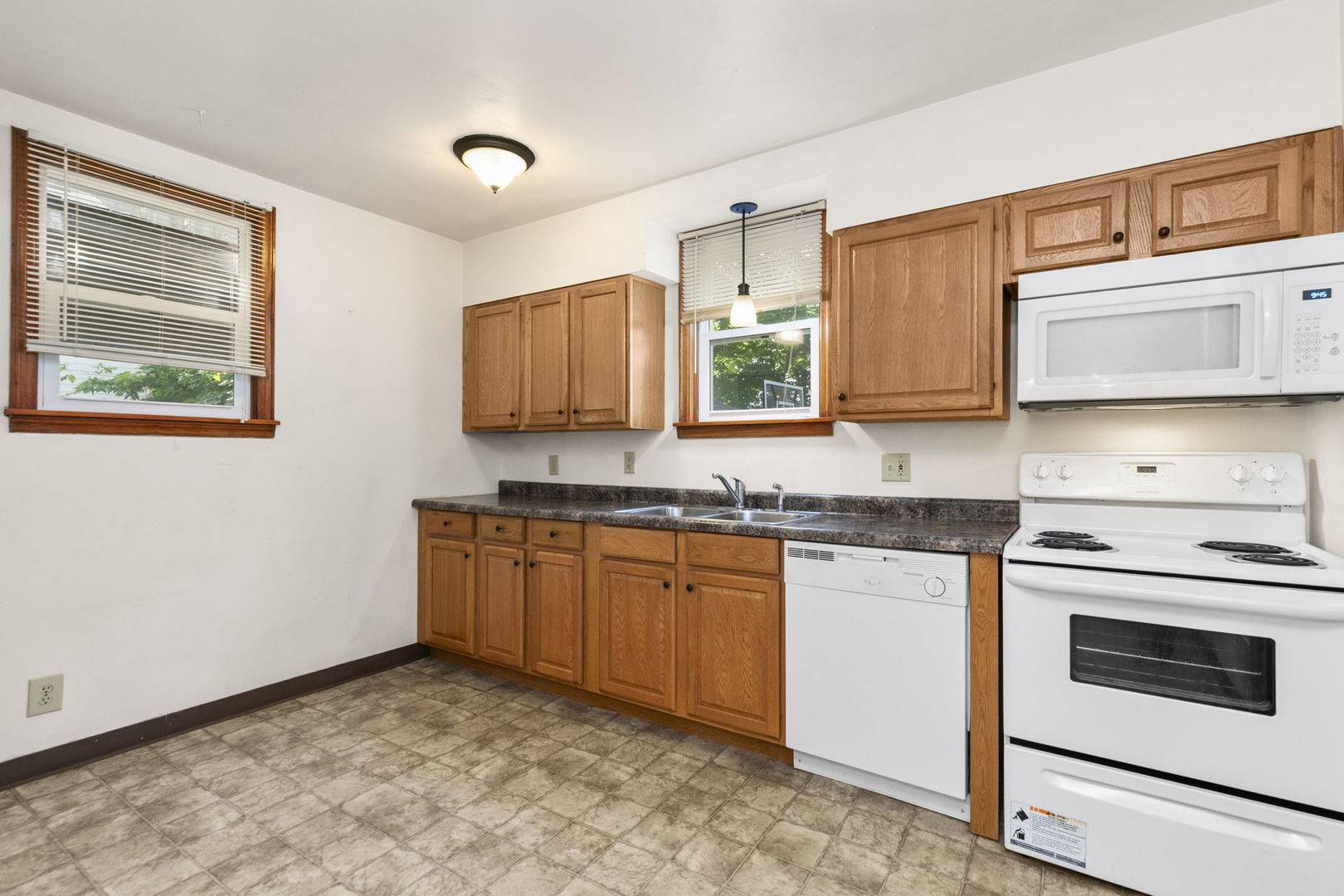 Dekalb, IL 60115,512 N 6th Street