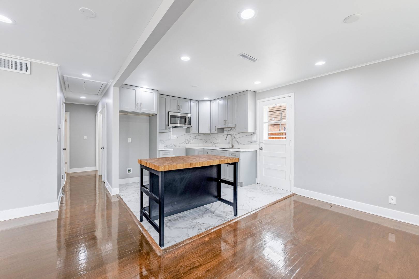 Chicago, IL 60652,4677 W 84th Place