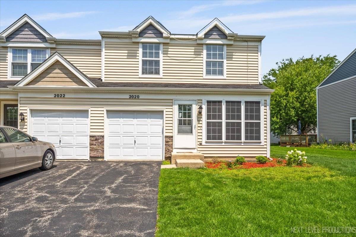 2020 College Green Drive, Elgin, IL 60123
