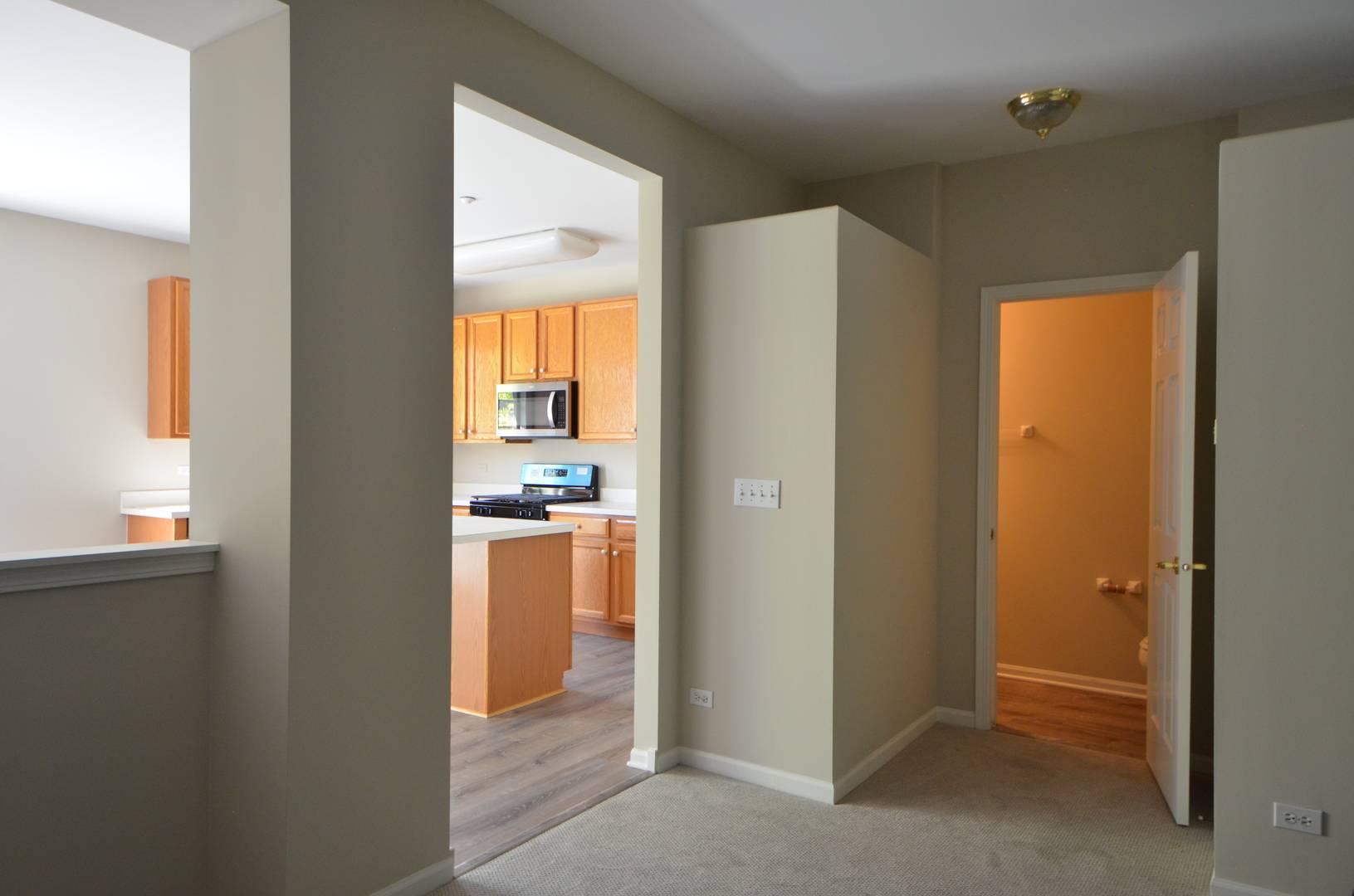 Wheeling, IL 60090,536 Prestwick Lane