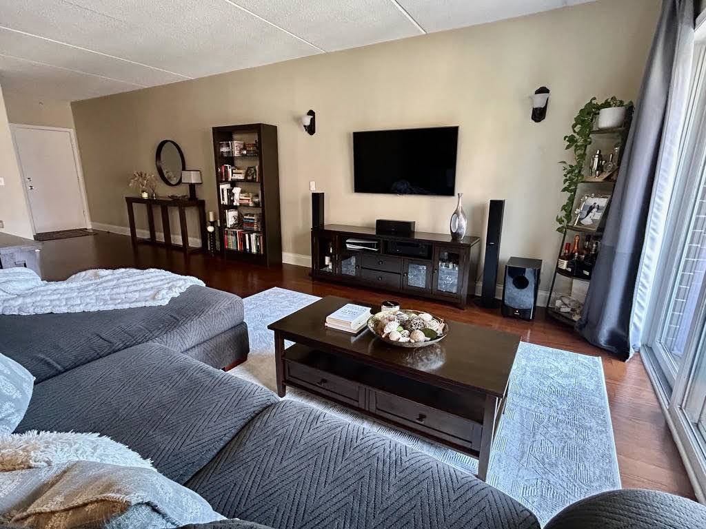 Des Plaines, IL 60016,1675 Mill Street #302