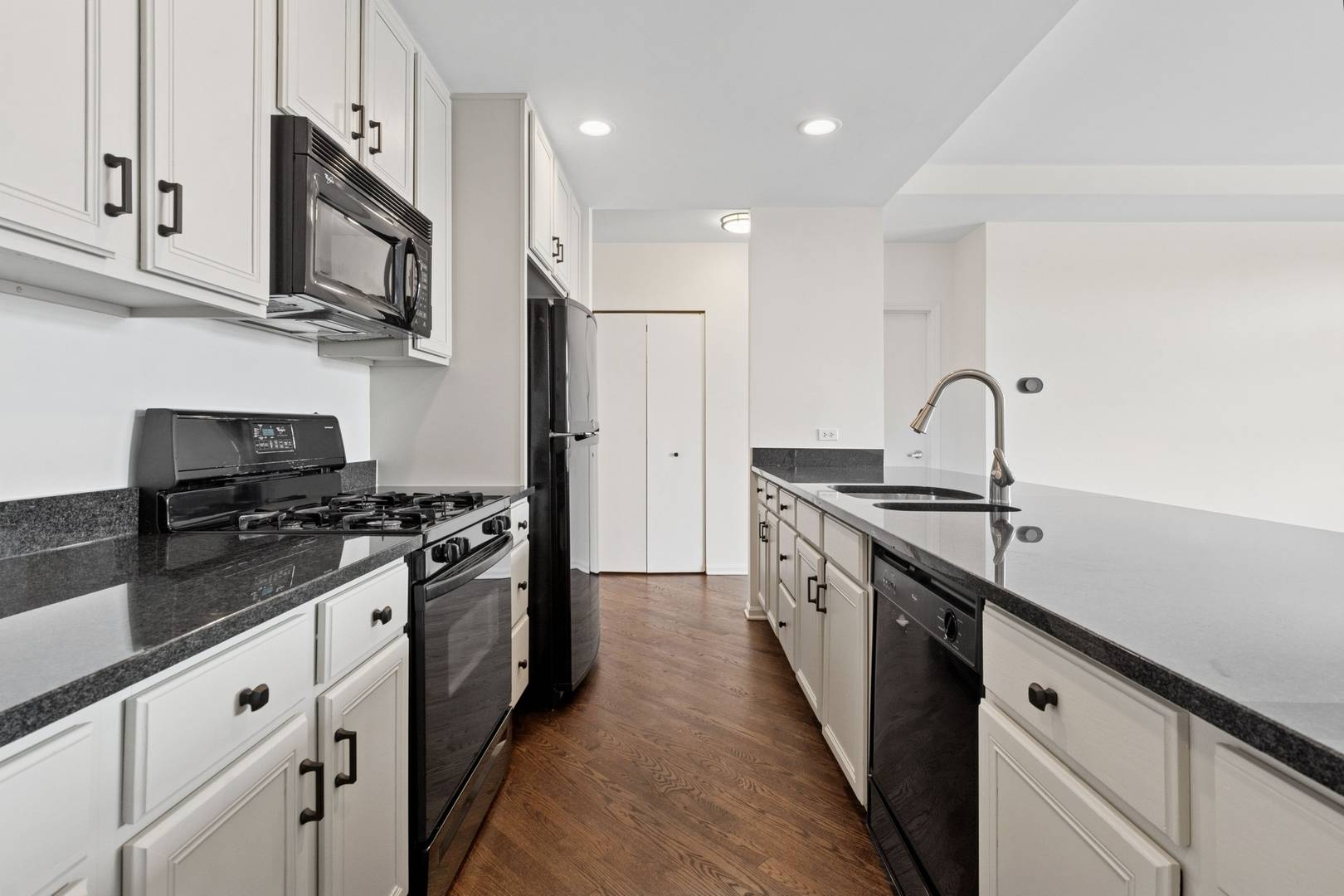 Chicago, IL 60618,2337 W Wolfram Street #312