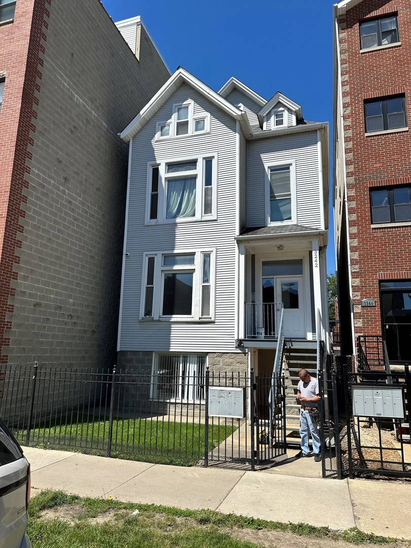 3242 N Sheffield Avenue #3, Chicago, IL 60657