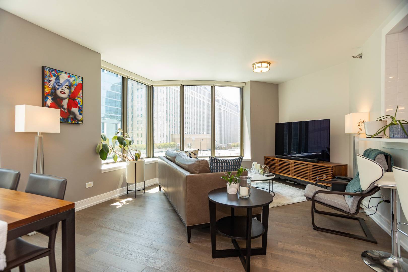 Chicago, IL 60654,400 N LaSalle Drive #907