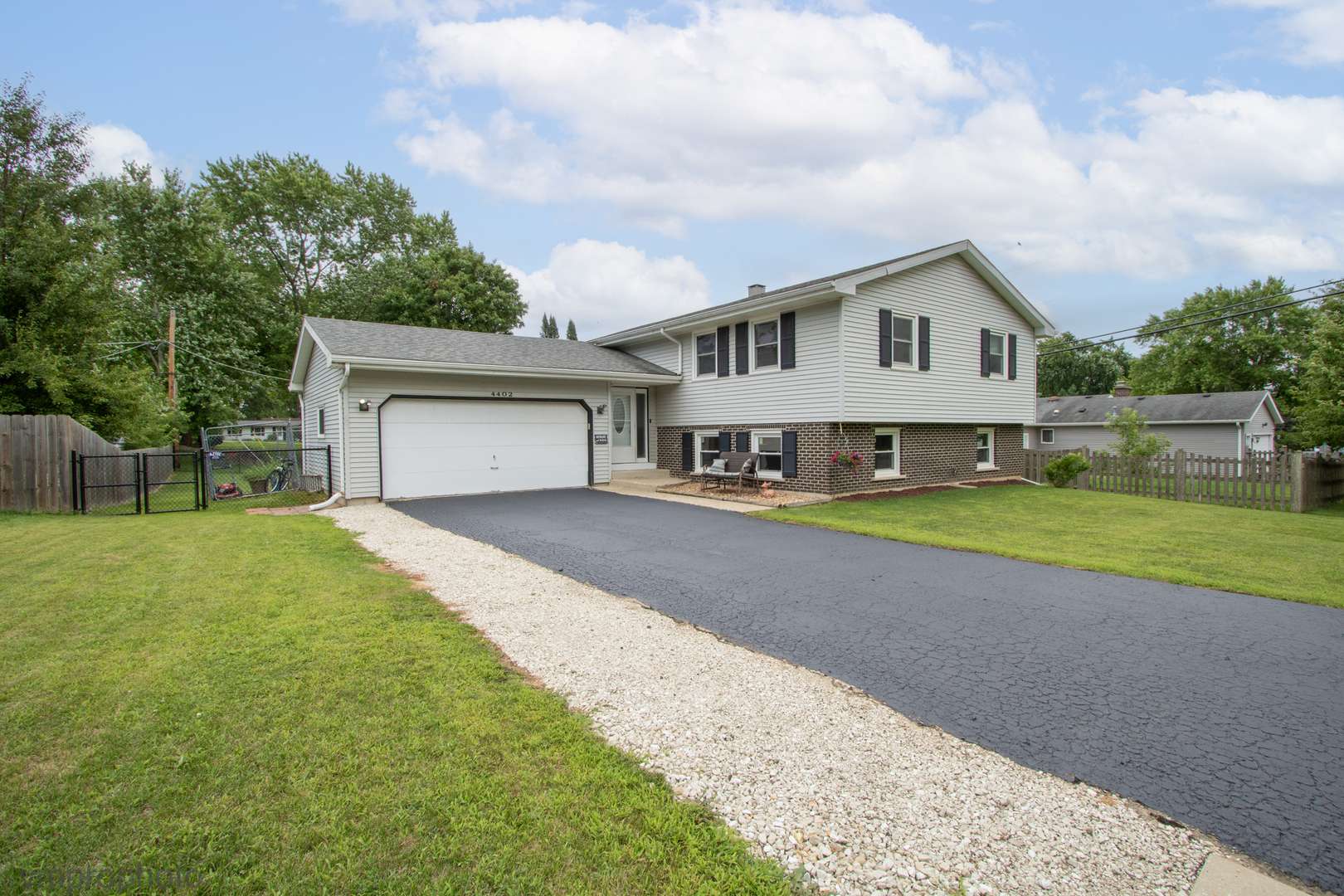 4402 Elmleaf Drive, Mchenry, IL 60051