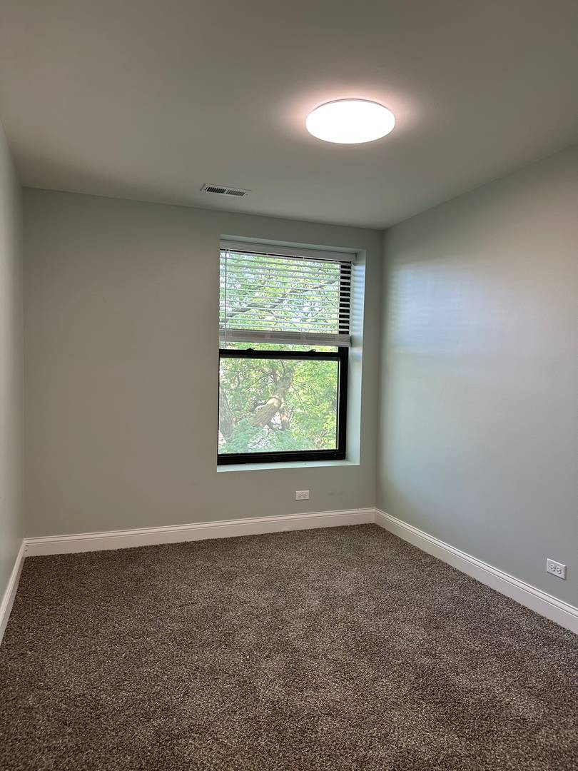 Chicago, IL 60653,4401 S Michigan Avenue #3S