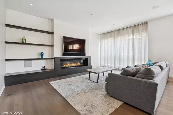 Chicago, IL 60614,1309 W Diversey Parkway