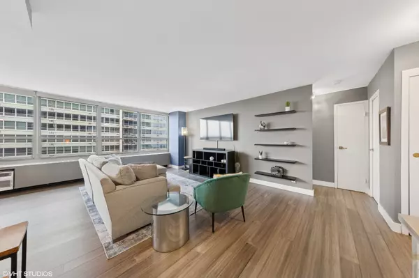 Chicago, IL 60657,3550 N LAKE SHORE Drive #1707