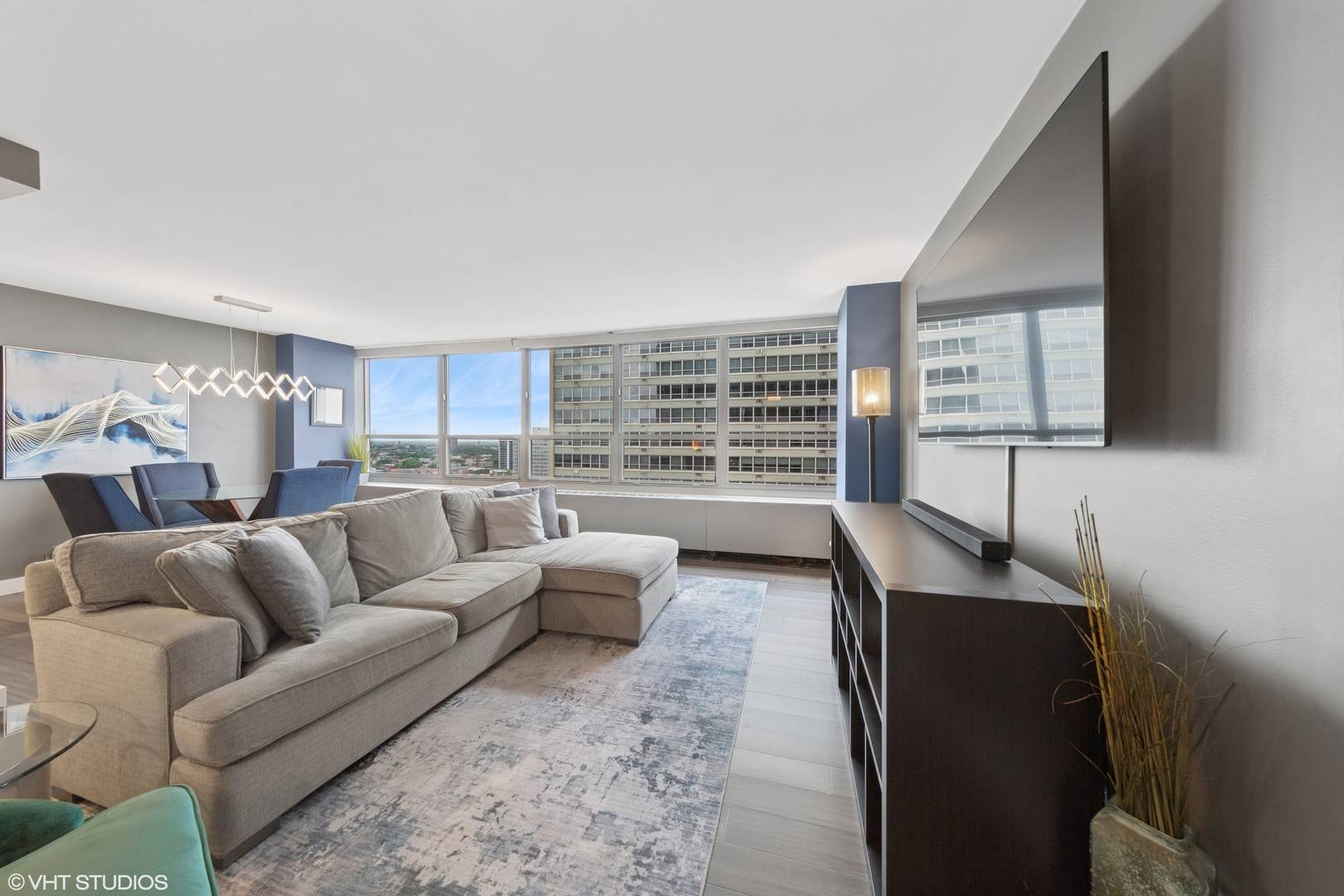 Chicago, IL 60657,3550 N LAKE SHORE Drive #1707