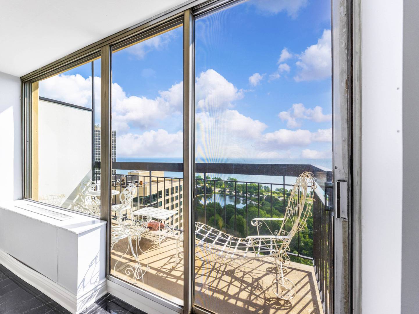 Chicago, IL 60615,5201 S CORNELL Avenue #27D