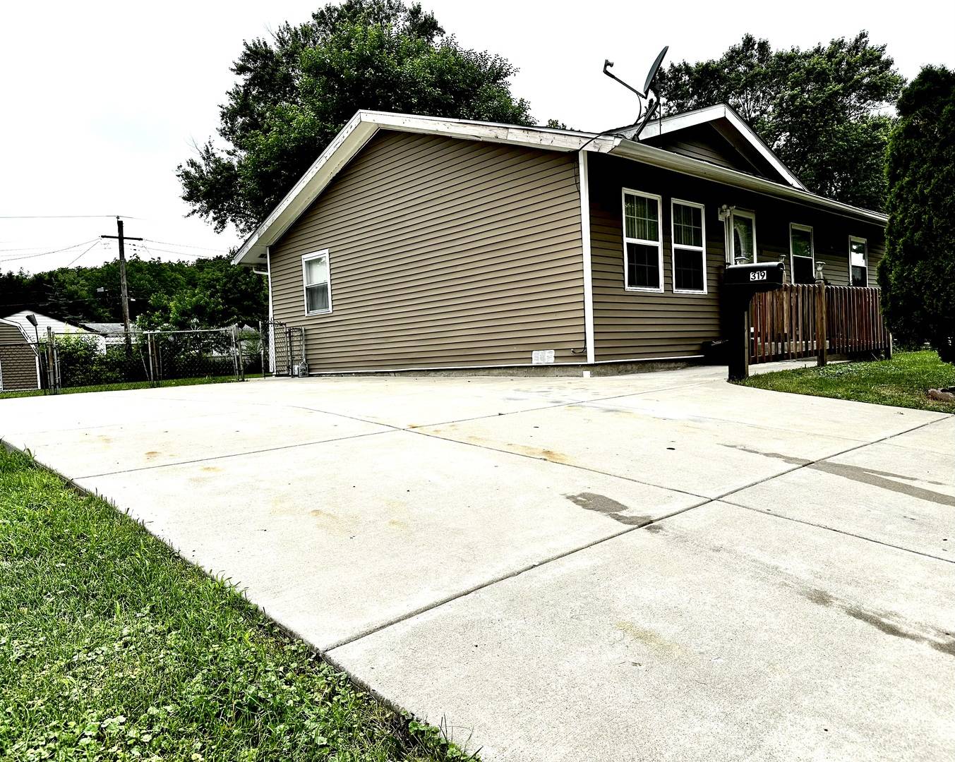 Carpentersville, IL 60110,319 Four Winds Way