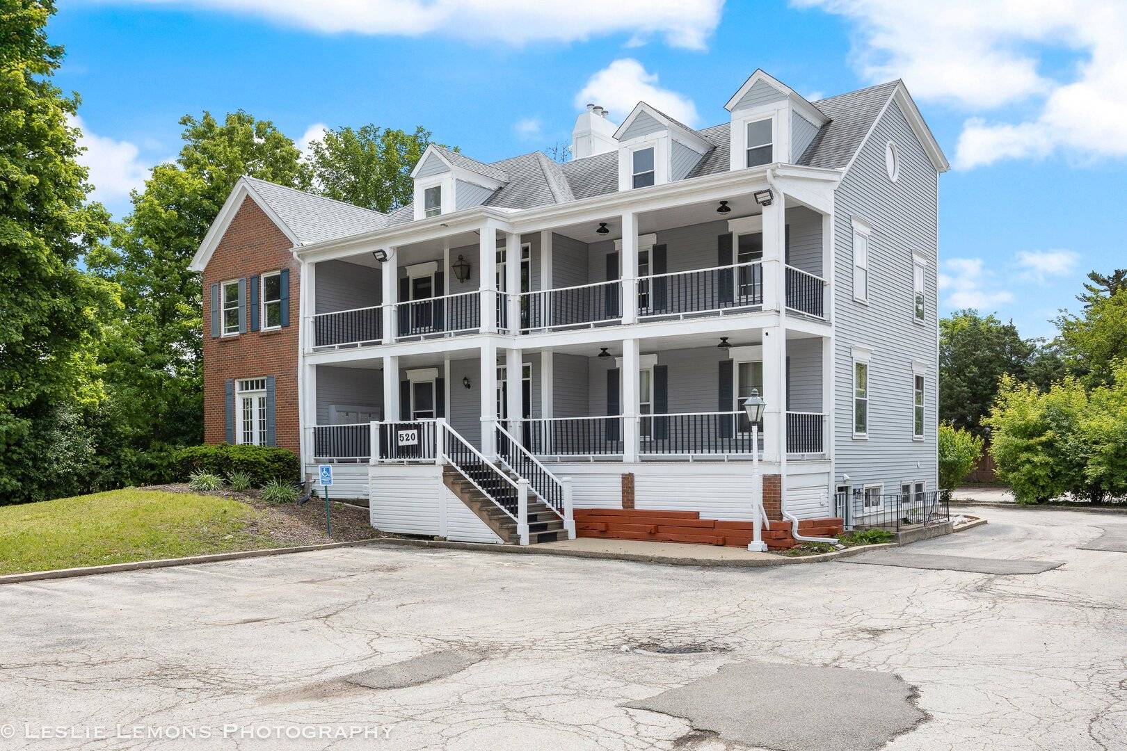 Wheaton, IL 60187,520 W Roosevelt Road #301-302