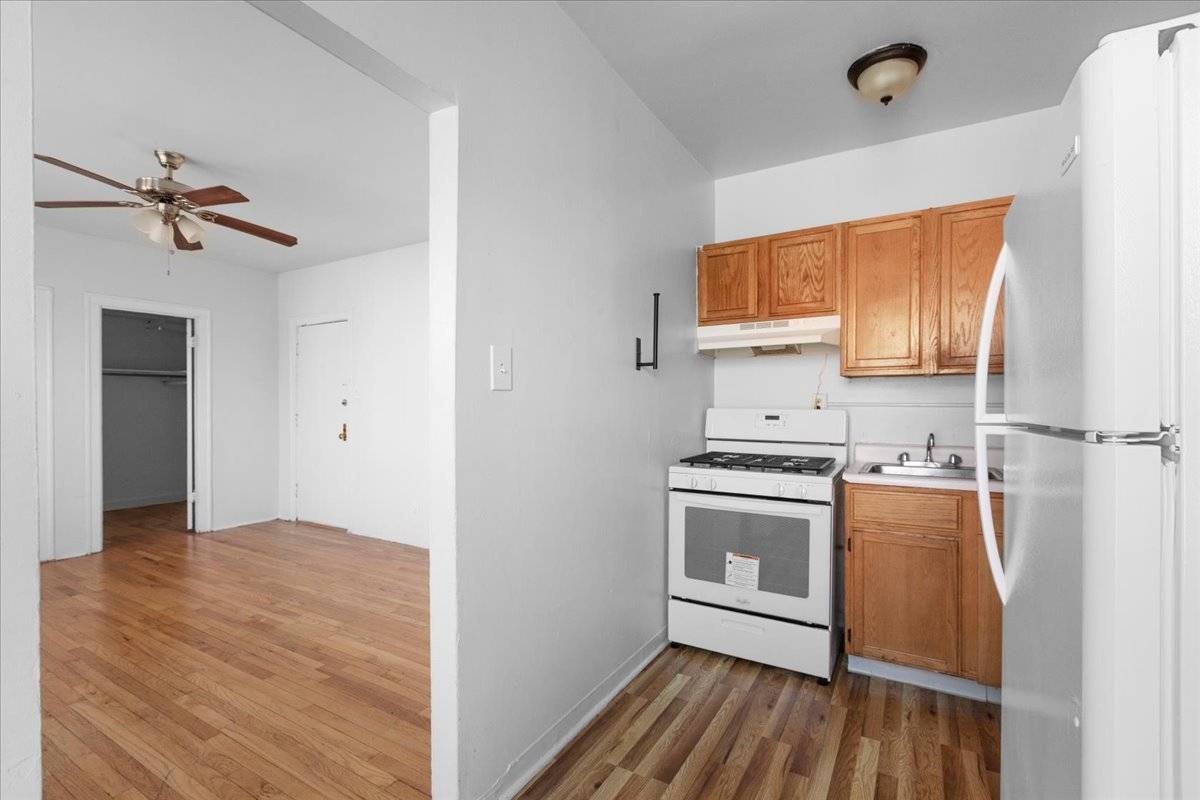 Chicago, IL 60626,1635 W Morse Avenue #108