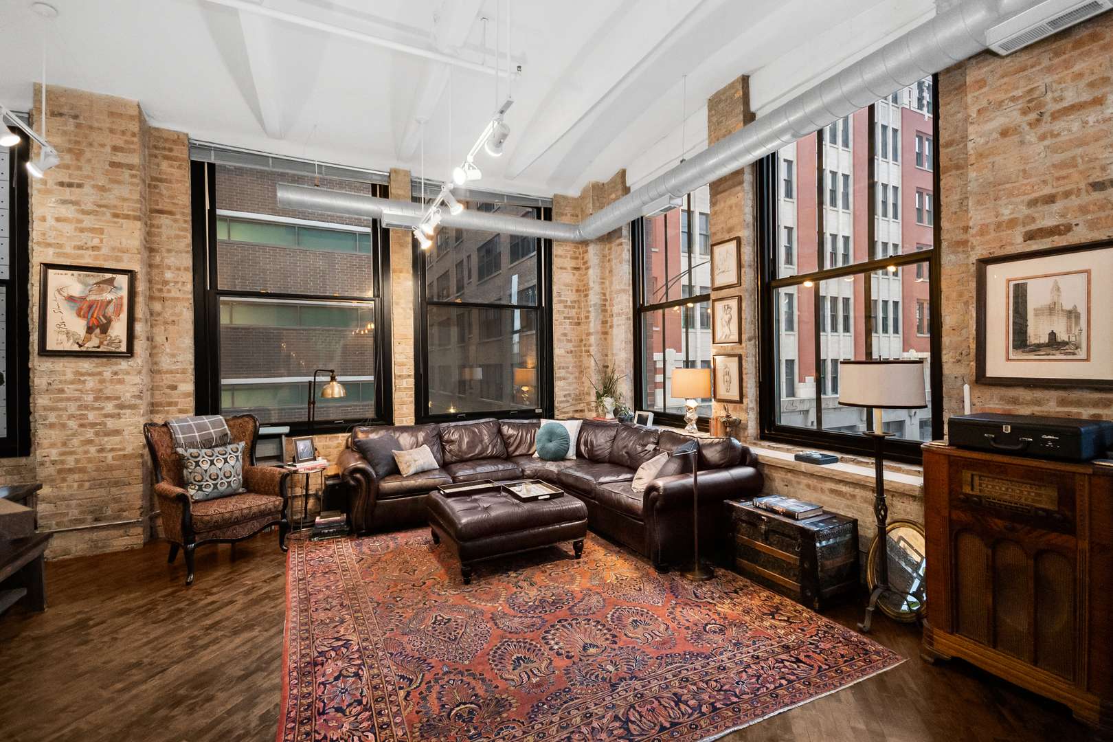 Chicago, IL 60607,801 S Wells Street #210