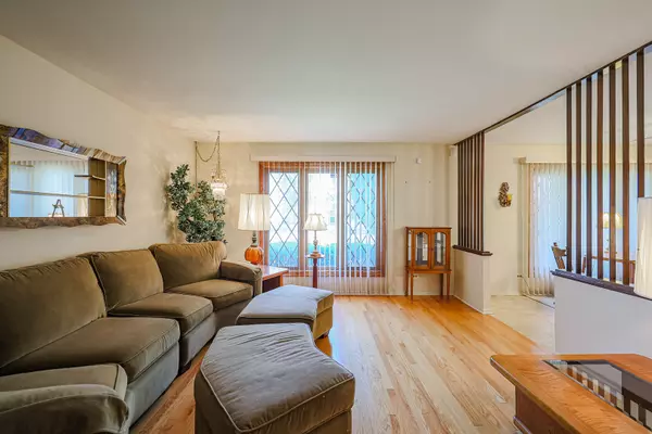 Mount Prospect, IL 60056,1725 W Magnolia Lane