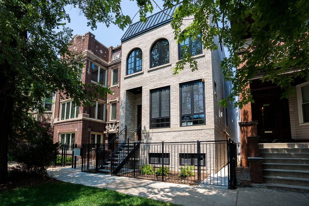 1342 W Wellington Avenue, Chicago, IL 60657