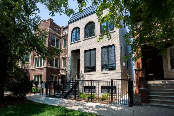 1342 W Wellington Avenue, Chicago, IL 60657