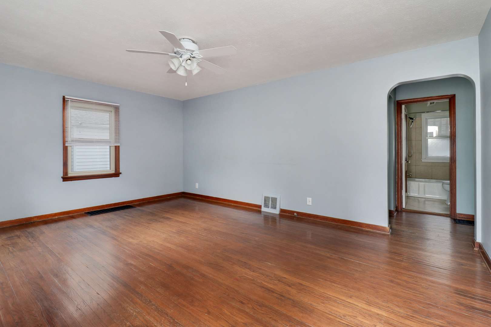 Bloomington, IL 61701,716 W Mulberry Street