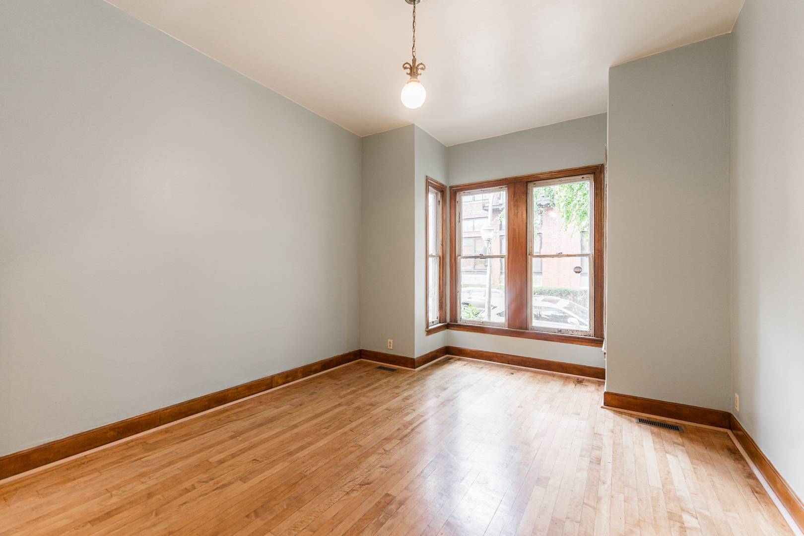 Chicago, IL 60647,2735 W Saint Georges Court