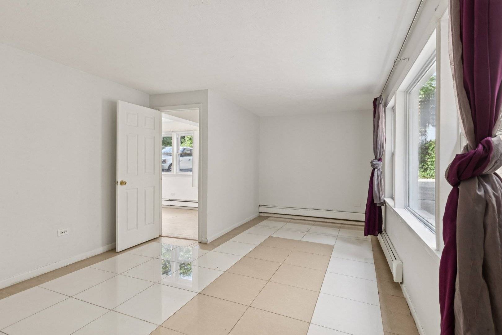 Chicago, IL 60625,4416 N Harding Avenue #3