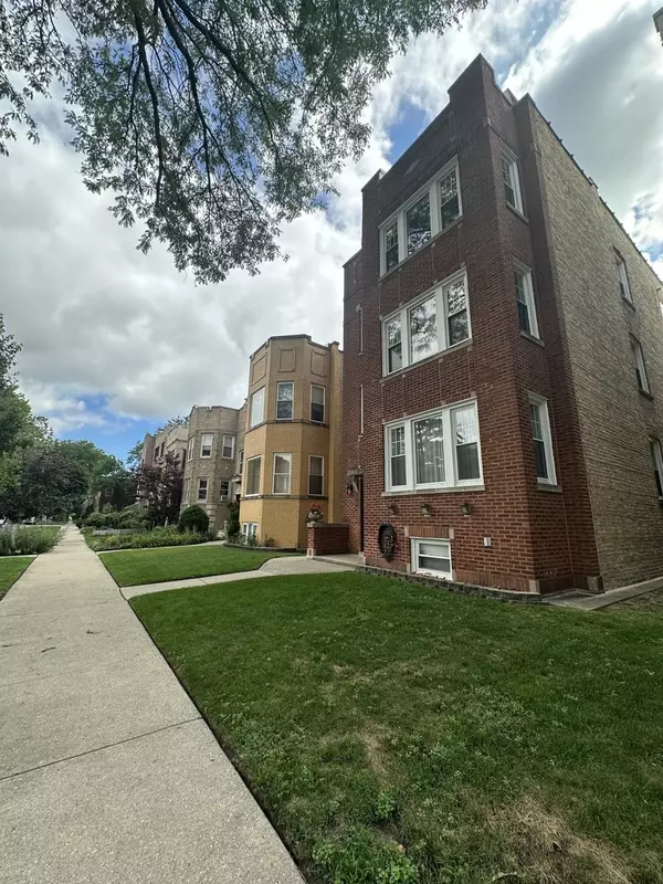 Chicago, IL 60659,5643 N Artesian Avenue #3