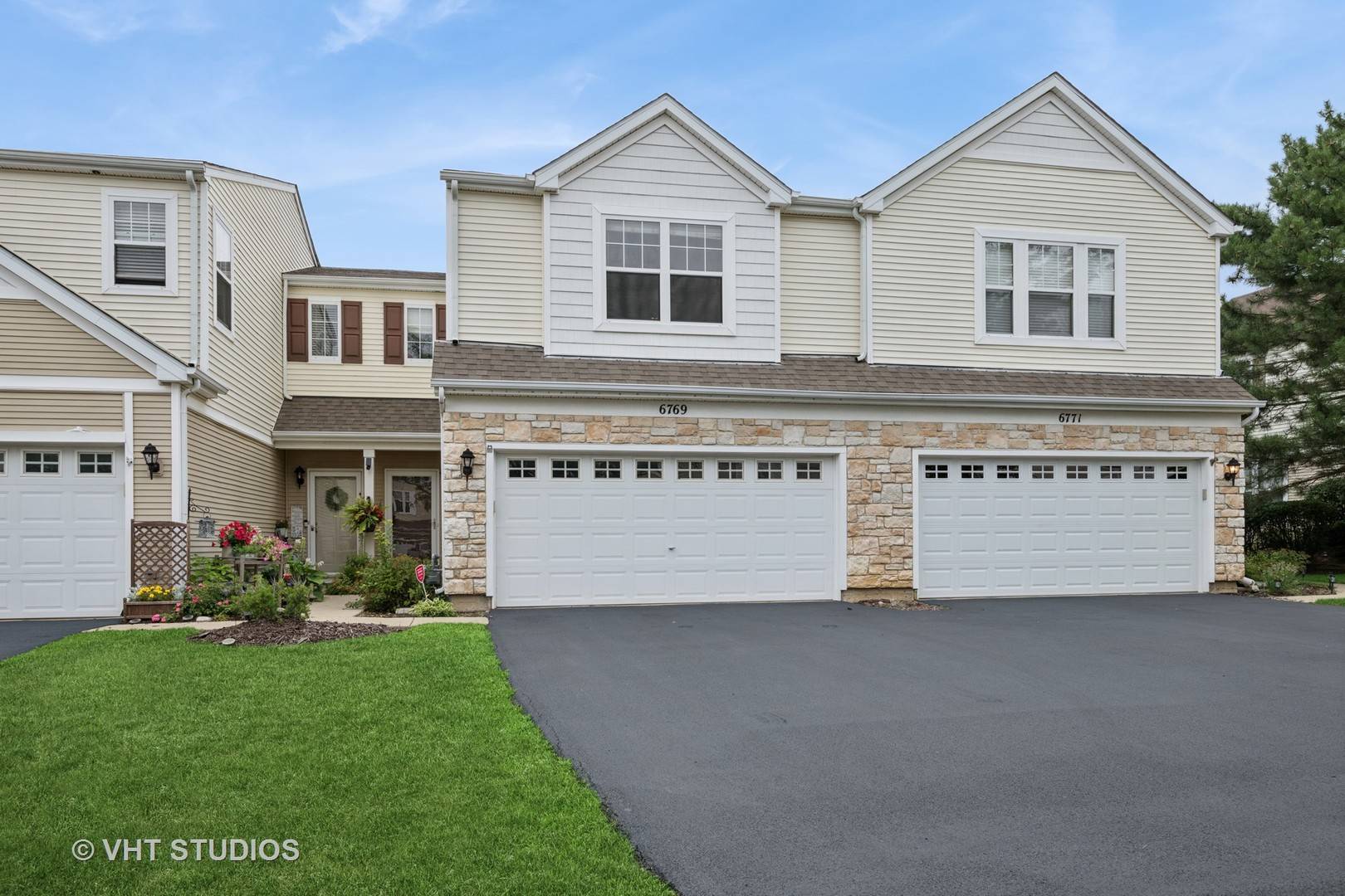 6769 Slate Drive, Carpentersville, IL 60110
