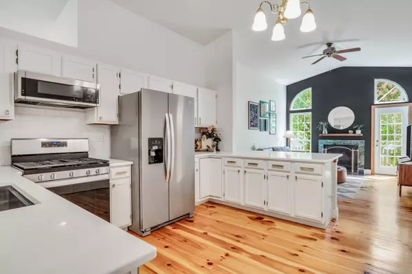 Grayslake, IL 60030,943 Braymore Drive