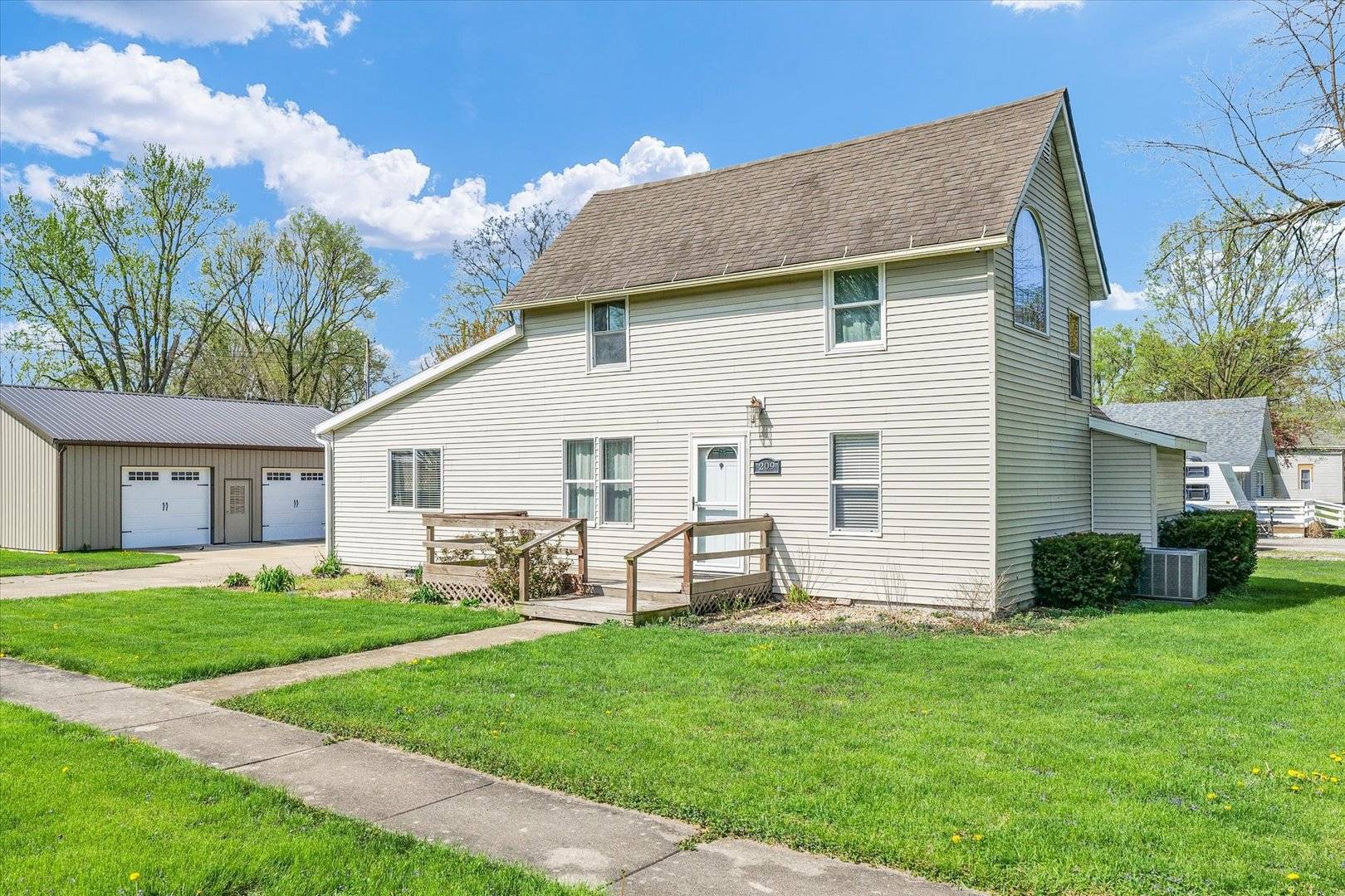 209 N Vermilion Avenue, Allerton, IL 61810